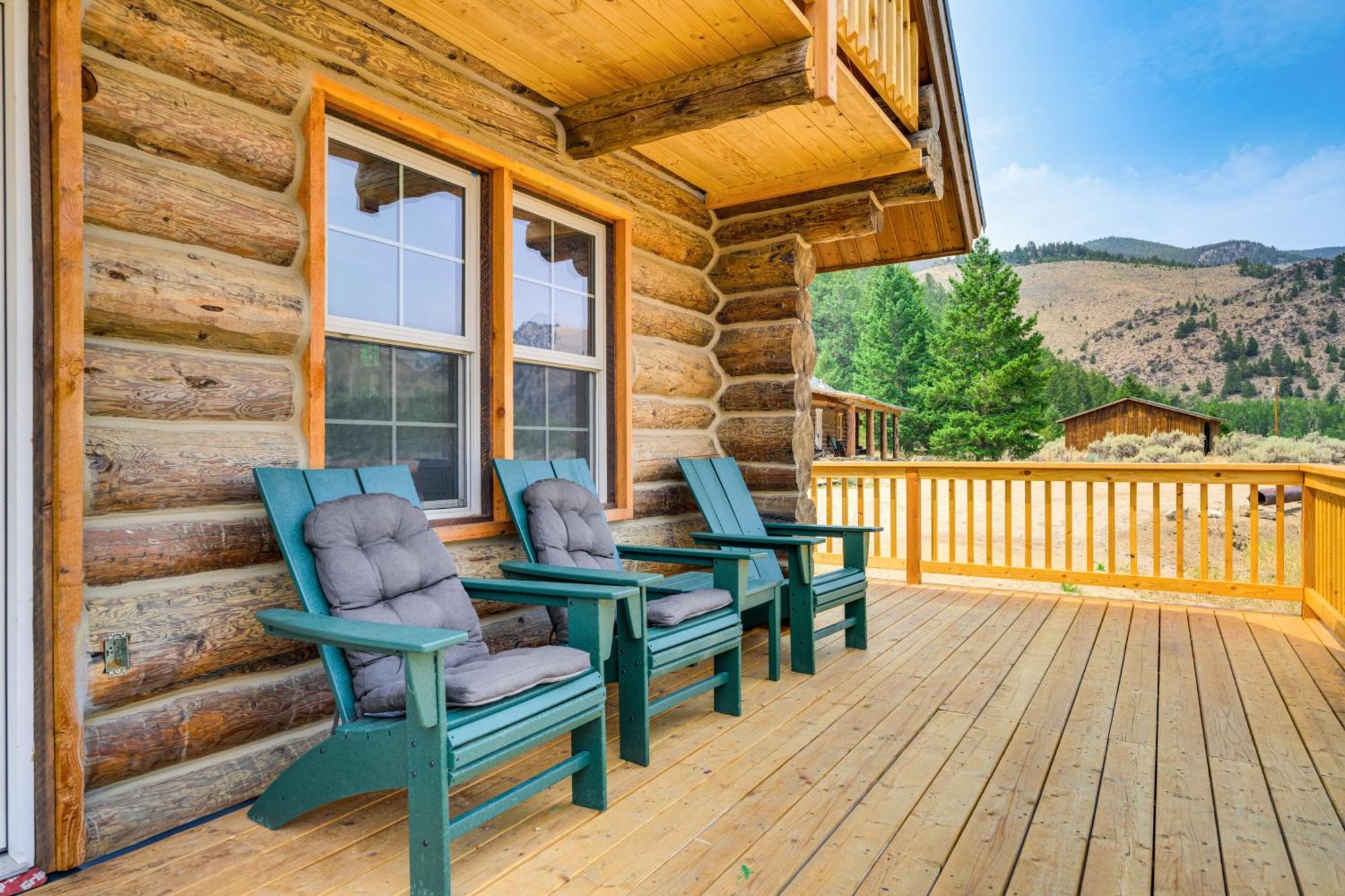 Riverfront Montana Log Cabin With Mountain Views! Villa Butte Exterior photo