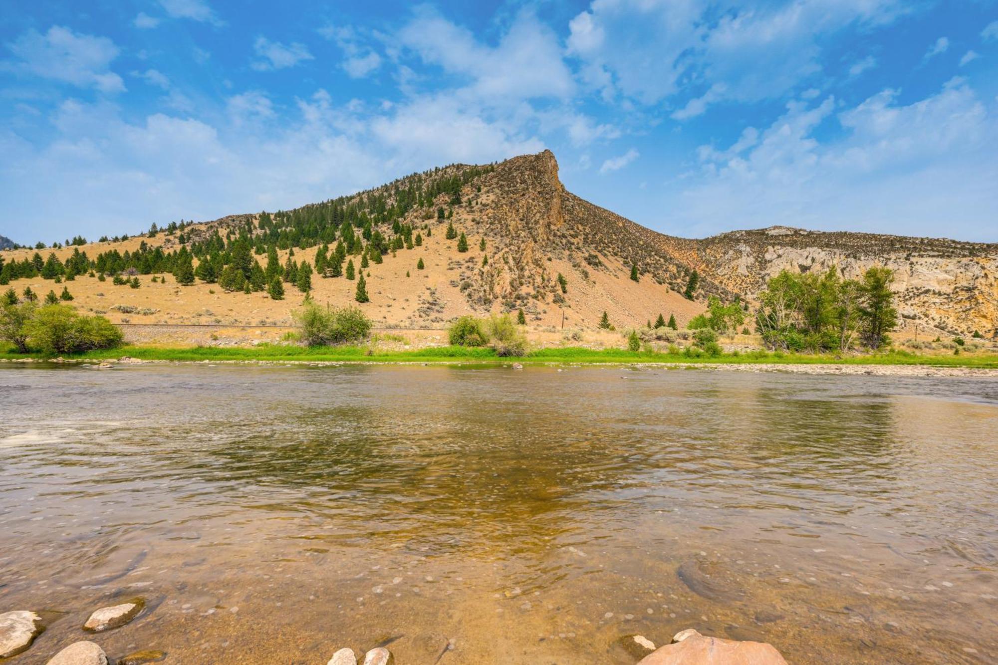 Riverfront Montana Log Cabin With Mountain Views! Villa Butte Exterior photo