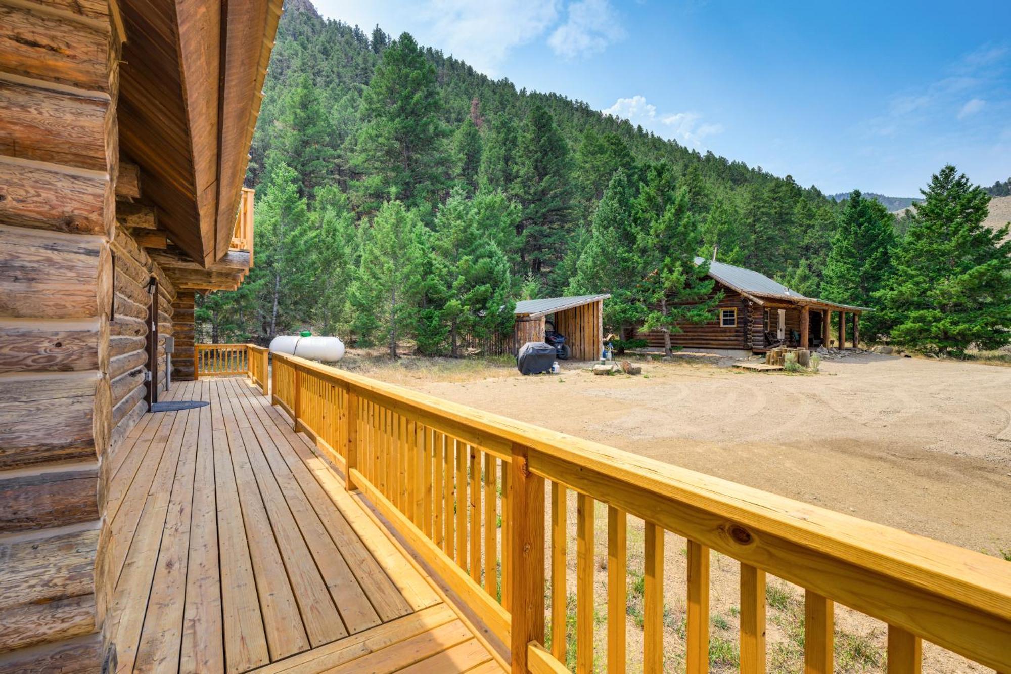 Riverfront Montana Log Cabin With Mountain Views! Villa Butte Exterior photo