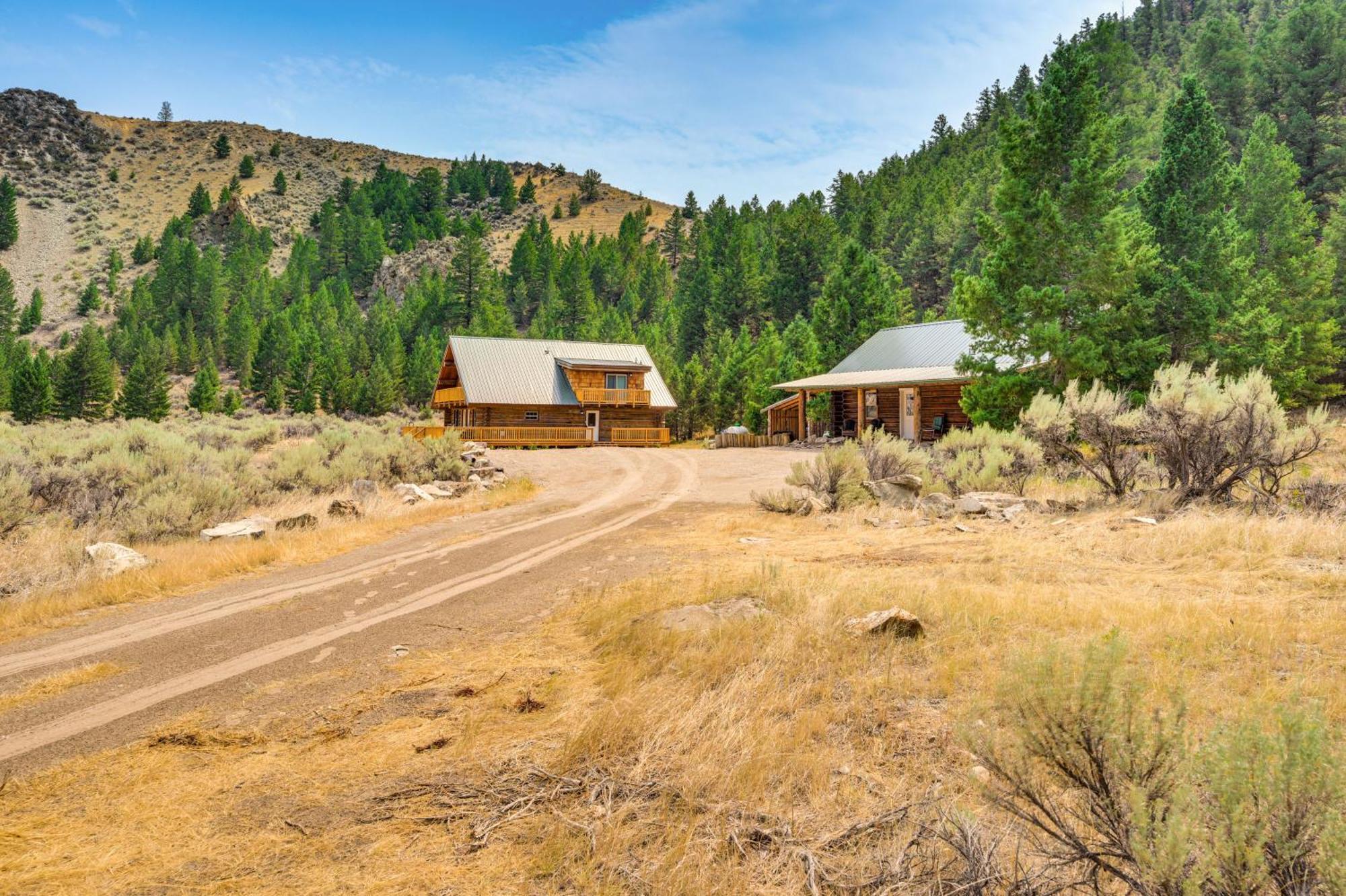 Riverfront Montana Log Cabin With Mountain Views! Villa Butte Exterior photo