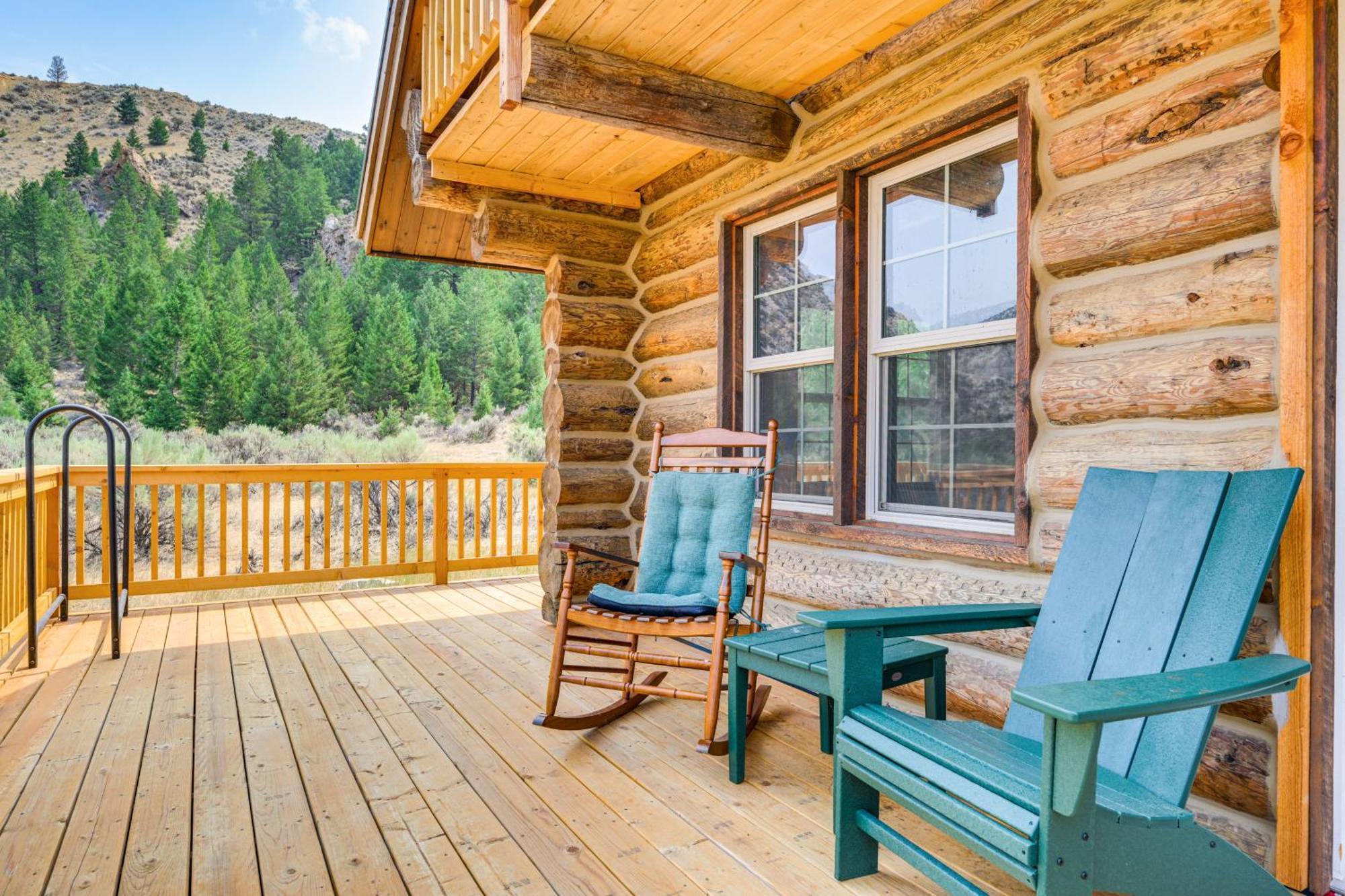 Riverfront Montana Log Cabin With Mountain Views! Villa Butte Exterior photo