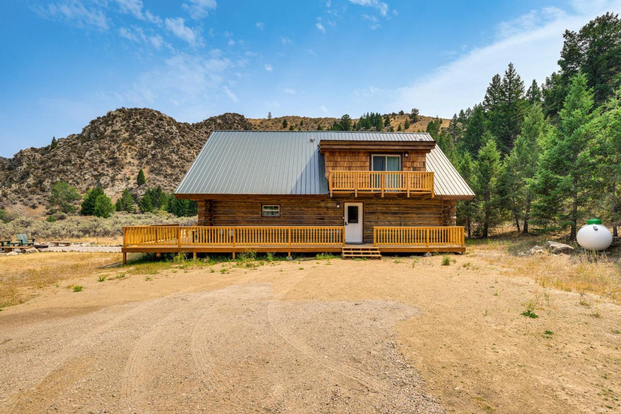 Riverfront Montana Log Cabin With Mountain Views! Villa Butte Exterior photo