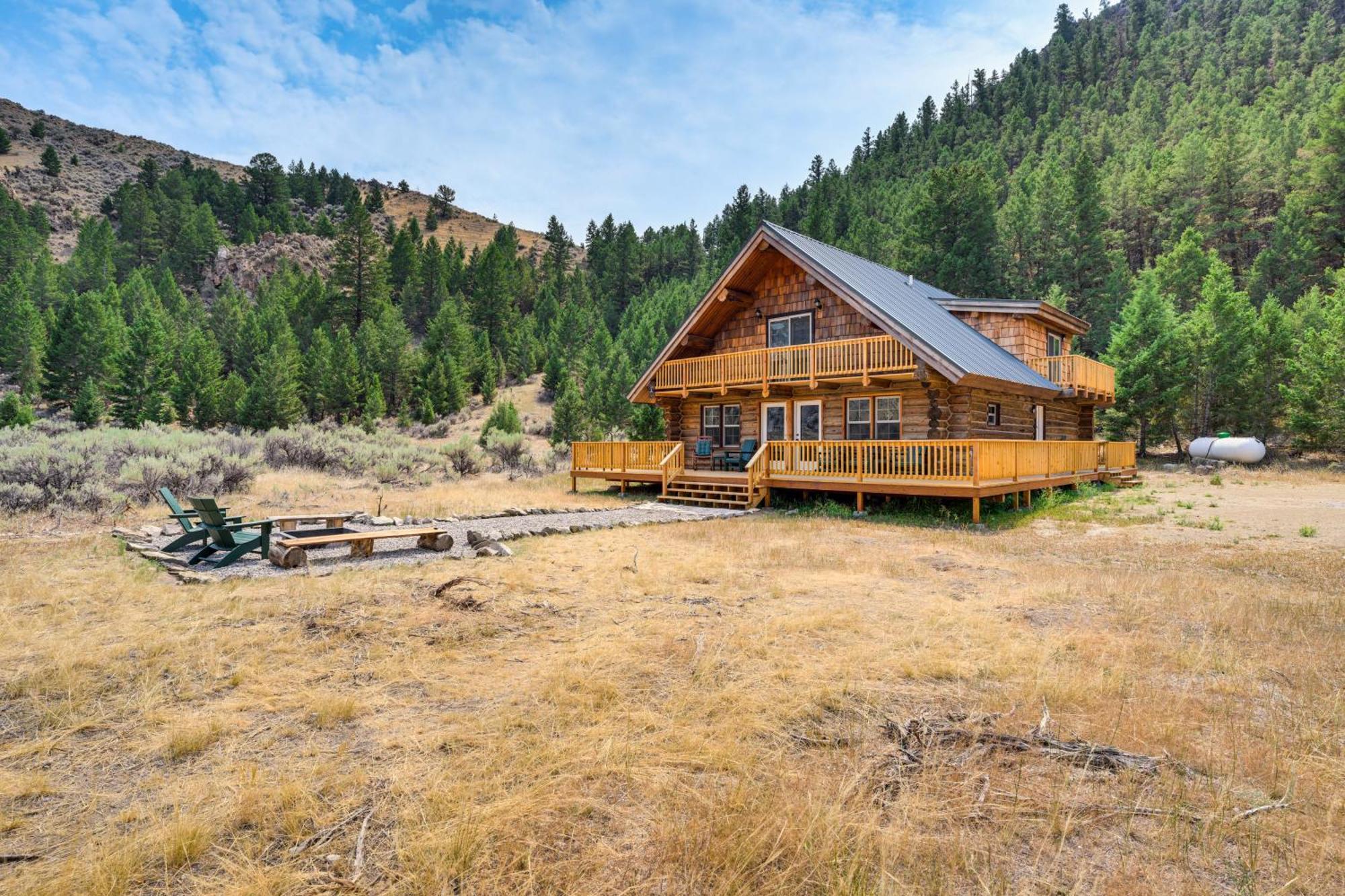 Riverfront Montana Log Cabin With Mountain Views! Villa Butte Exterior photo