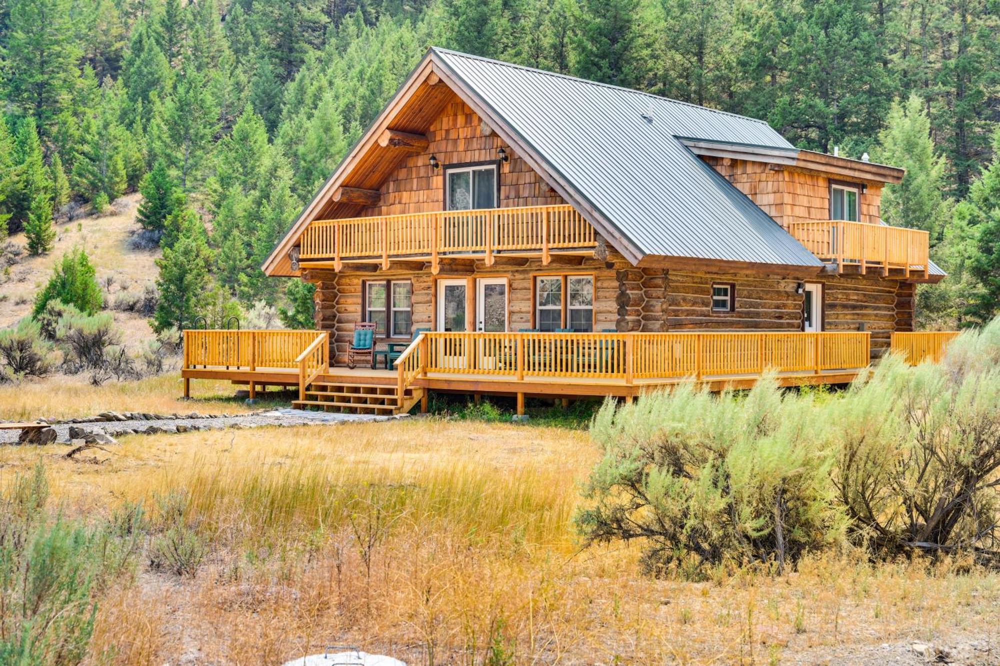 Riverfront Montana Log Cabin With Mountain Views! Villa Butte Exterior photo