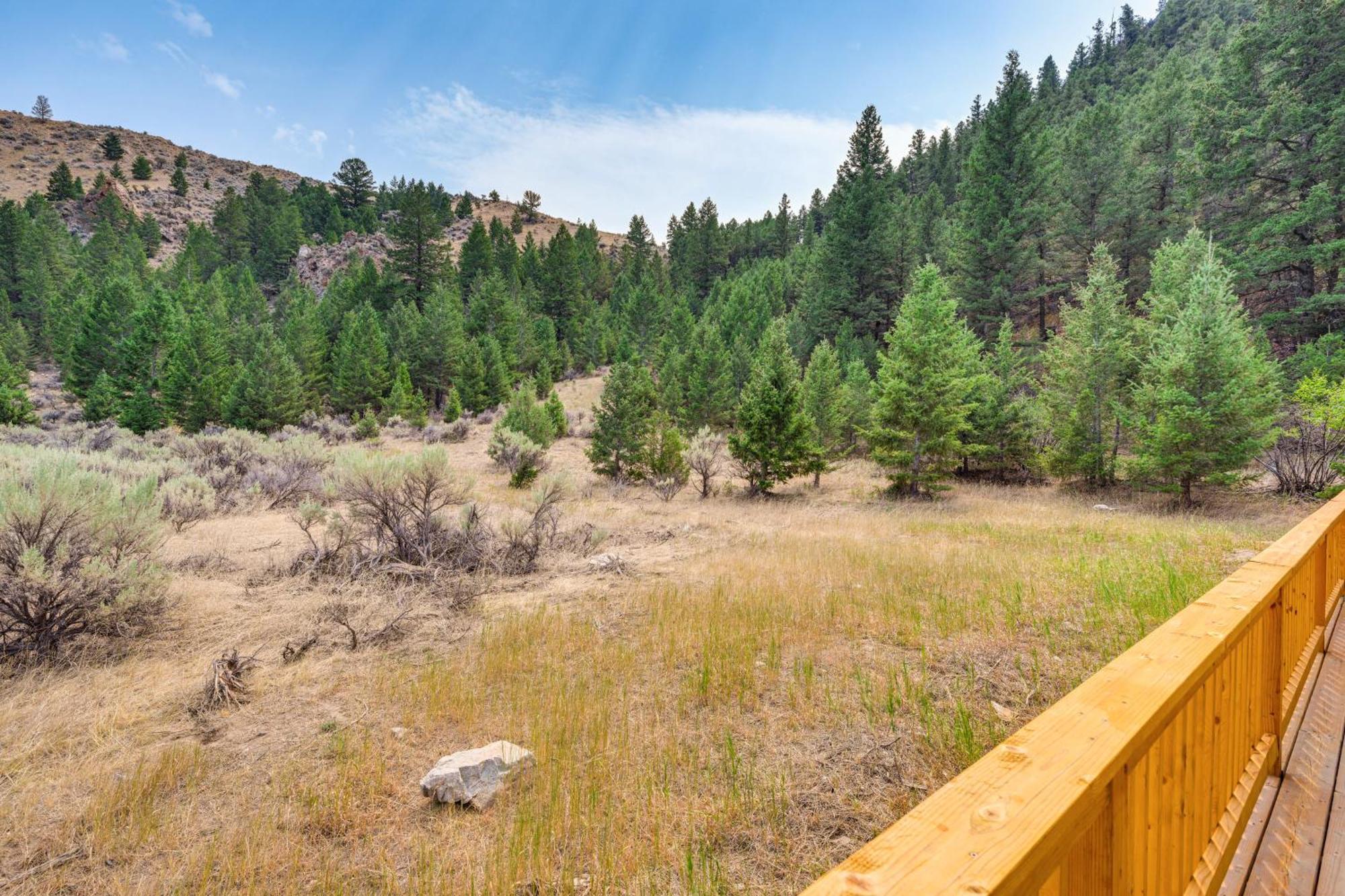 Riverfront Montana Log Cabin With Mountain Views! Villa Butte Exterior photo