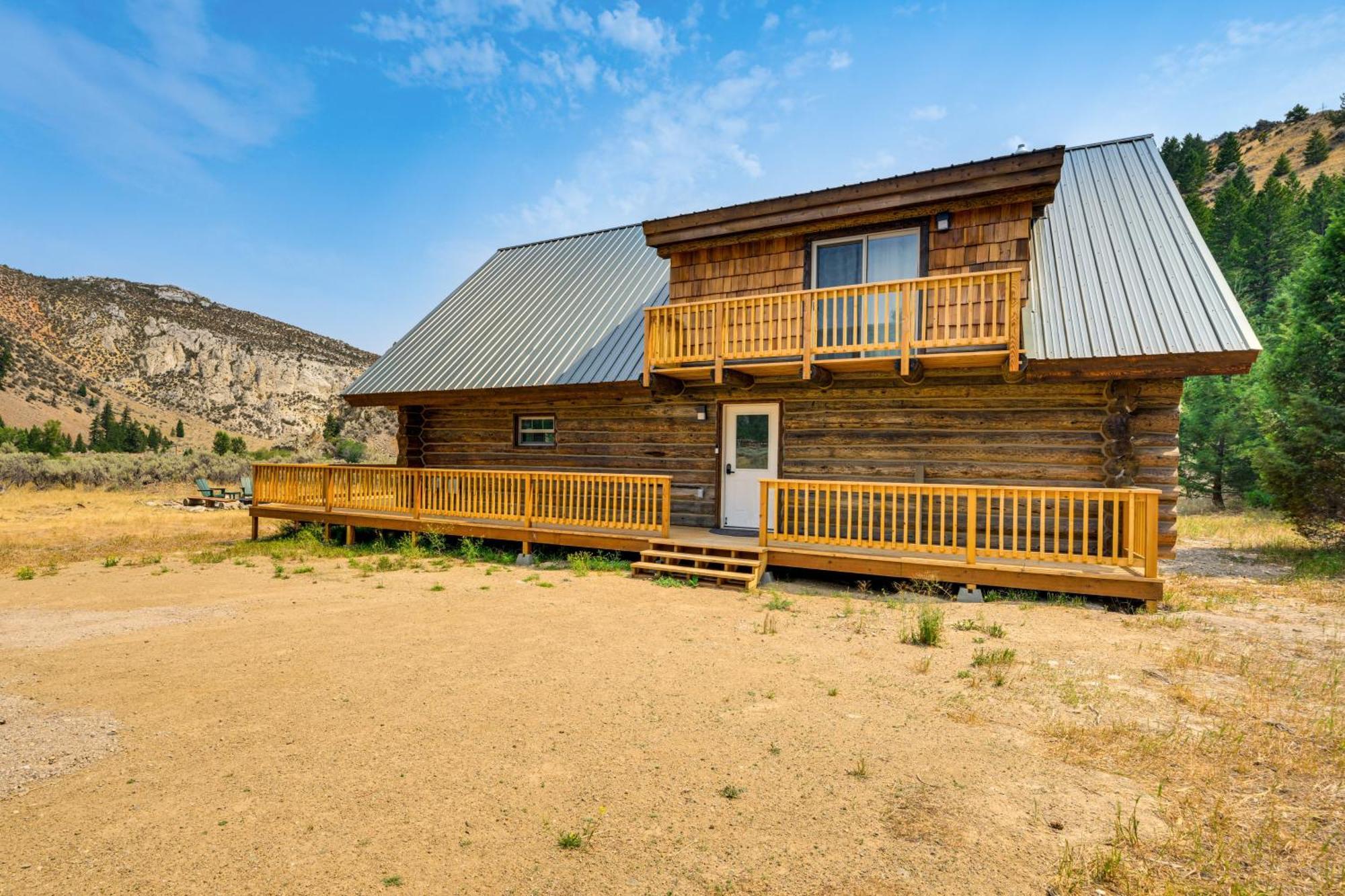 Riverfront Montana Log Cabin With Mountain Views! Villa Butte Exterior photo